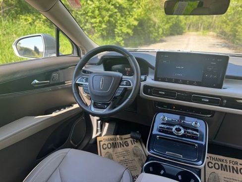 Used 2022 Lincoln Nautilus AWD w/ Premium Package image 27