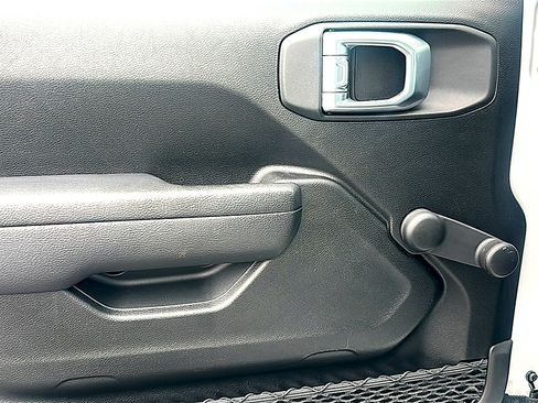 Used 2022 Jeep Wrangler Sport image 17