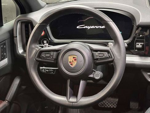 Used 2025 Porsche Cayenne AWD/4WD image 15
