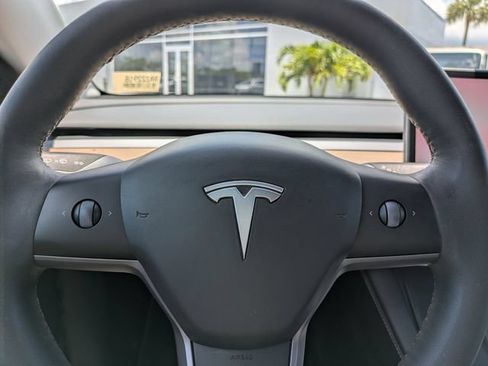 Used 2024 Tesla Model Y Long Range AWD/4WD image 19