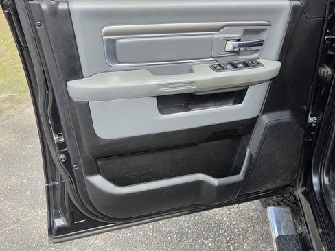 Used 2018 RAM 3500 SLT w/ Luxury Group image 37