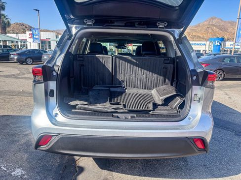 Certified 2024 Toyota Highlander XLE FWD image 13