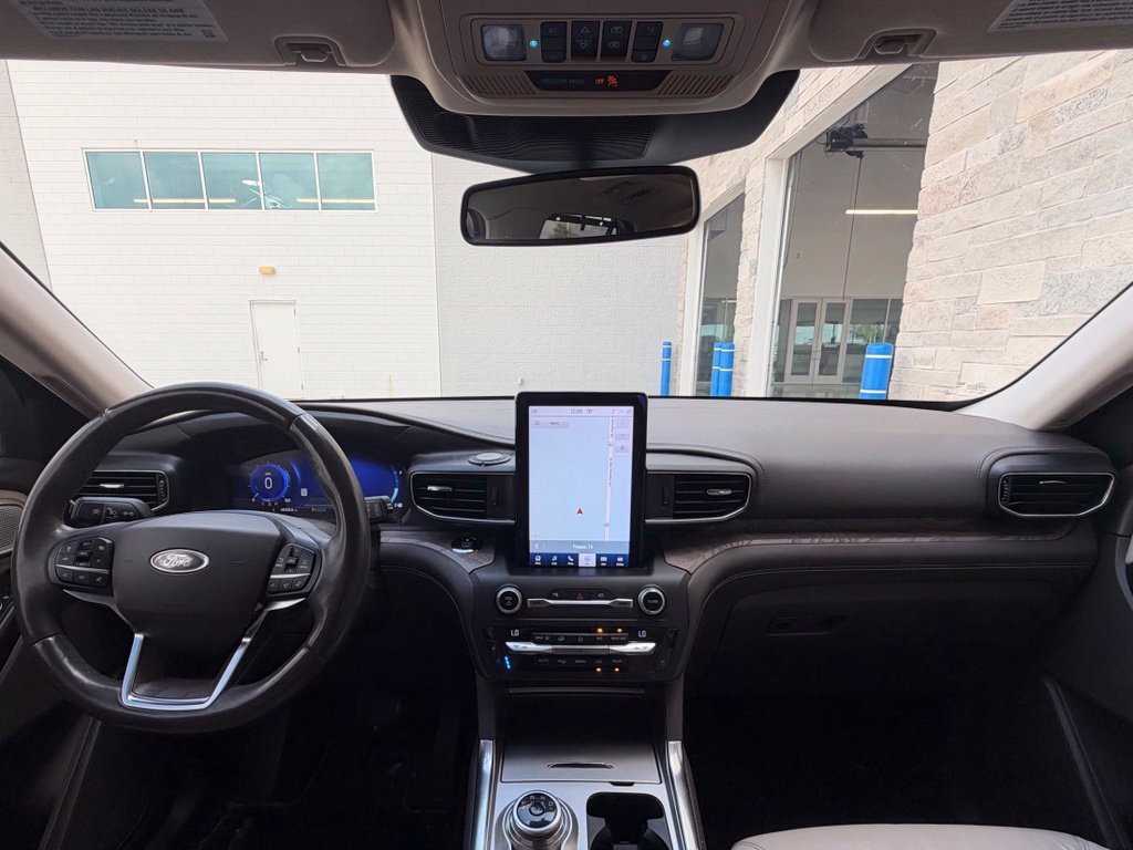 Used 2020 Ford Explorer Platinum w/ Premium Technology Package AWD/4WD image 25