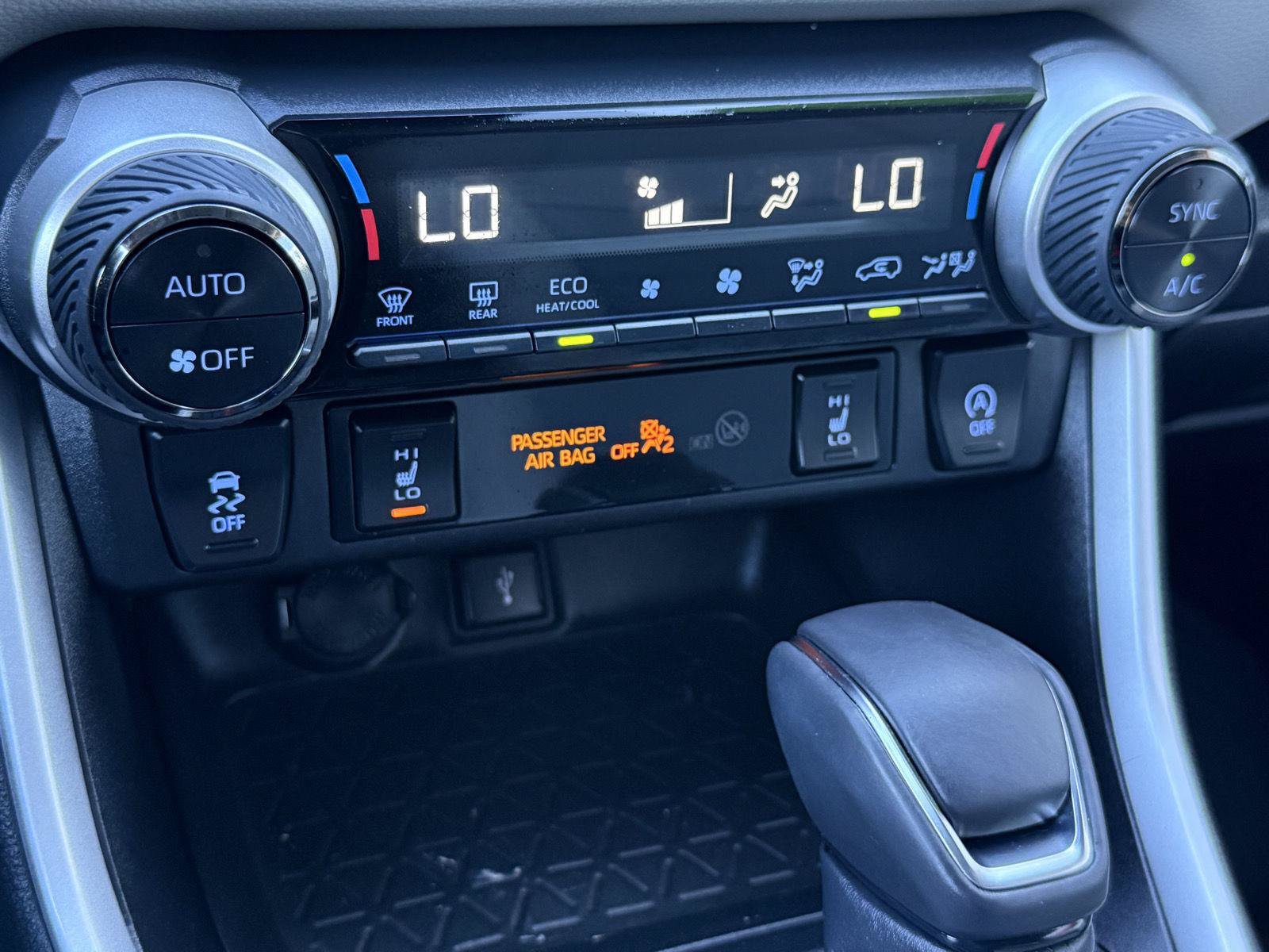 Certified 2022 Toyota RAV4 XLE Premium AWD/4WD image 27