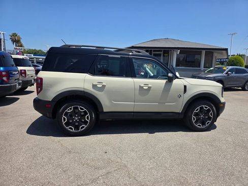 Used 2025 Ford Bronco Sport Outer Banks w/ Outer Banks Tech Package+ AWD/4WD image 3