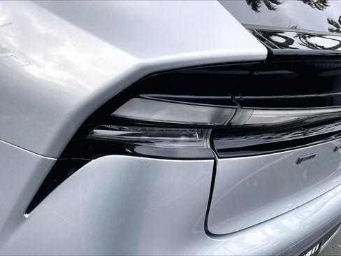 Used 2025 Toyota Prius Plug-In Hybrid image 28