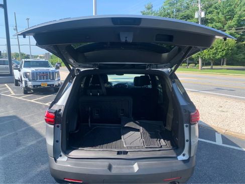Used 2023 Chevrolet Traverse LT w/ LPO, Floor Liner Package AWD/4WD image 5