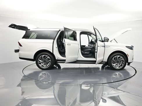 New 2026 Lincoln Navigator L Premier AWD/4WD image 48