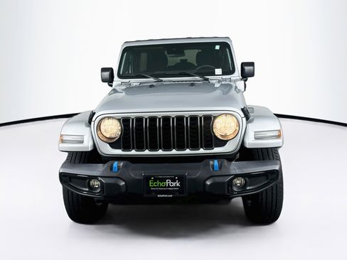 Used 2024 Jeep Wrangler Unlimited w/ Dual Top Group AWD/4WD image 2