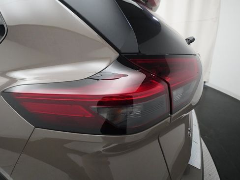 Certified 2025 Nissan Rogue SV image 32