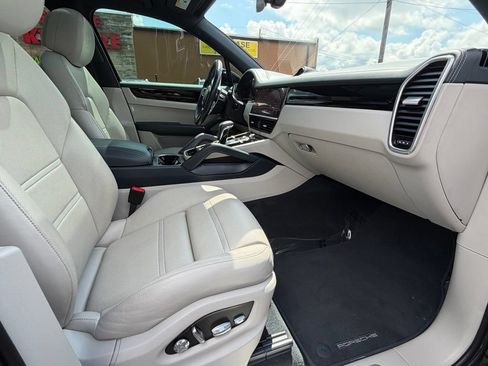 Used 2021 Porsche Cayenne AWD/4WD image 29