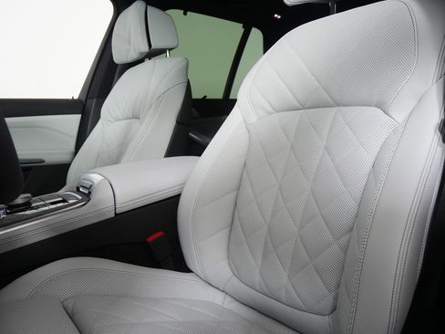 Used 2026 BMW X5 xDrive40i w/ Climate Comfort Package image 10