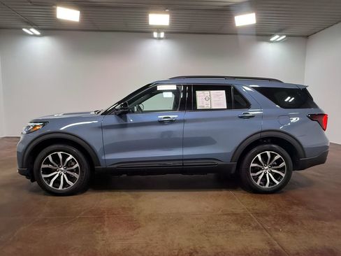 Used 2025 Ford Explorer ST-Line AWD/4WD image 6