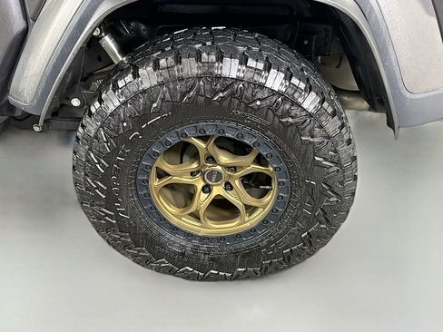 Used 2022 Jeep Gladiator Sport image 36