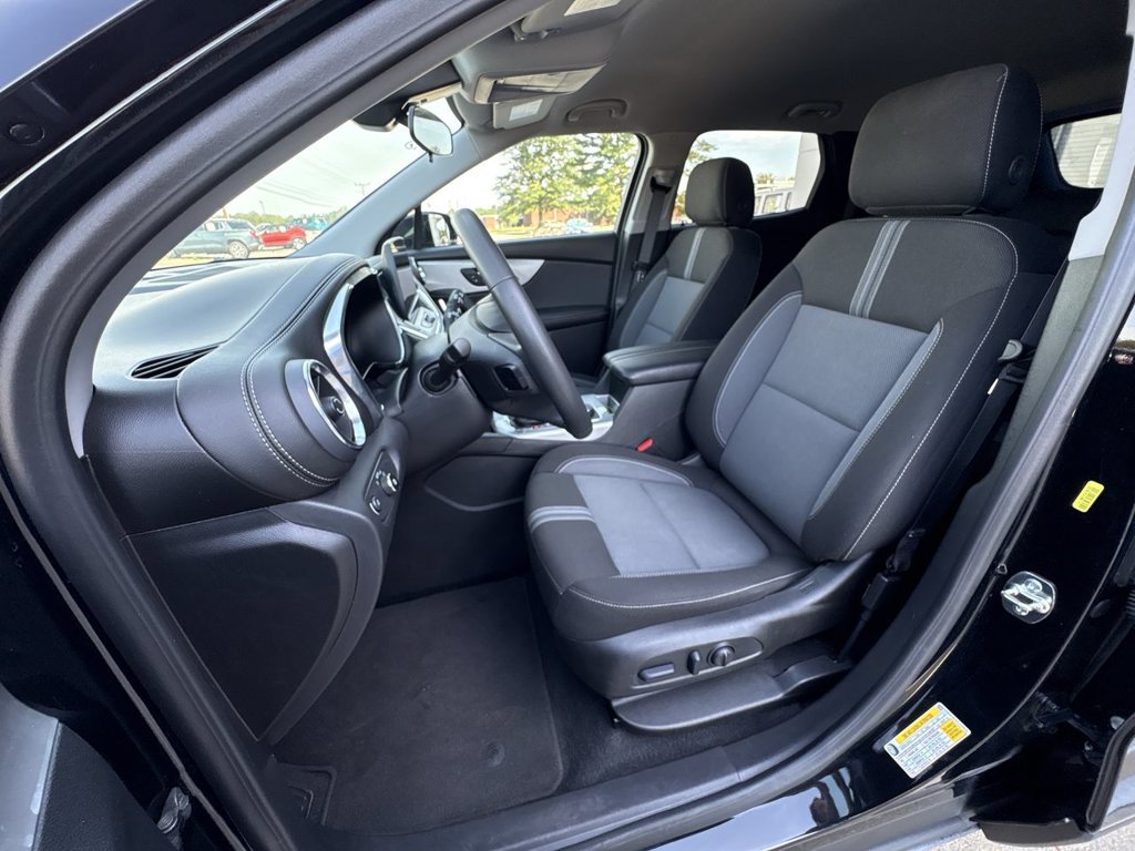Certified 2025 Chevrolet Blazer LT AWD/4WD image 18