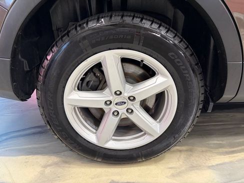 Used 2016 Ford Explorer XLT w/ Equipment Group 202A AWD/4WD image 25