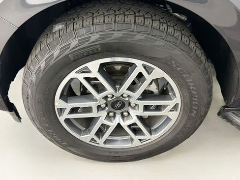 Used 2025 Ford Expedition Active AWD/4WD image 11
