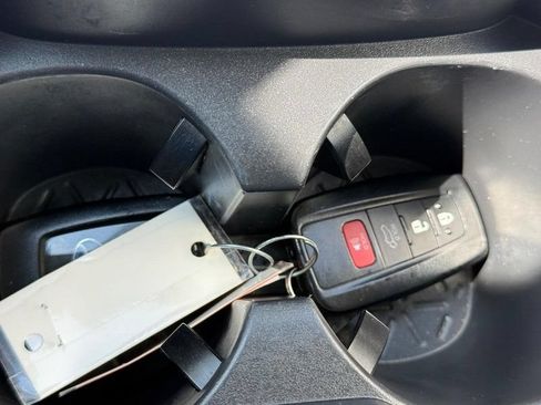 Used 2019 Toyota RAV4 XLE w/ Convenience Package AWD/4WD image 30