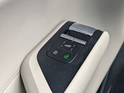 New 2026 Volvo EX90 Plus RWD image 24