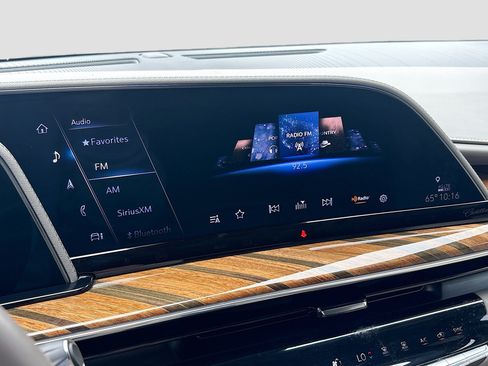 Used 2023 Cadillac Escalade ESV Sport Platinum w/ LPO, ONYX Package image 33