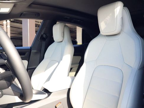 New 2025 Porsche Macan 4S Electric image 5