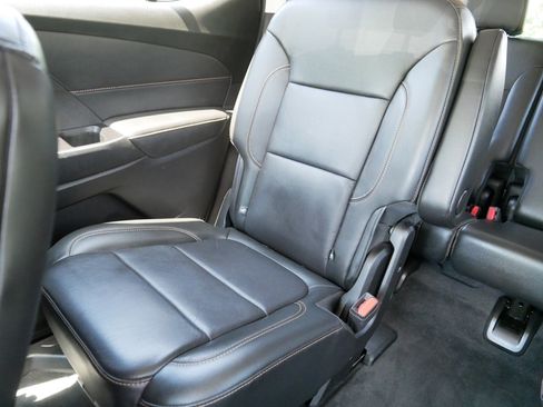 Used 2019 Chevrolet Traverse LT w/ LPO, Blackout Package AWD/4WD image 12