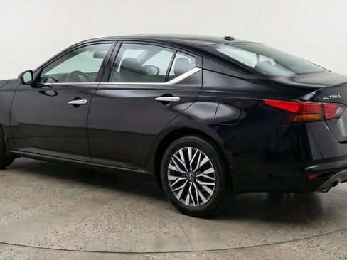 Used 2025 Nissan Altima 2.5 SV FWD image 6