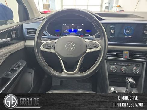 Used 2022 Volkswagen Taos SE w/ Panoramic Sunroof Package AWD/4WD image 14