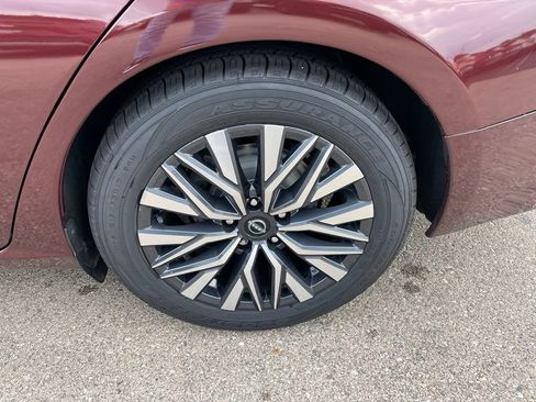 Used 2024 Nissan Altima 2.5 SV FWD image 3