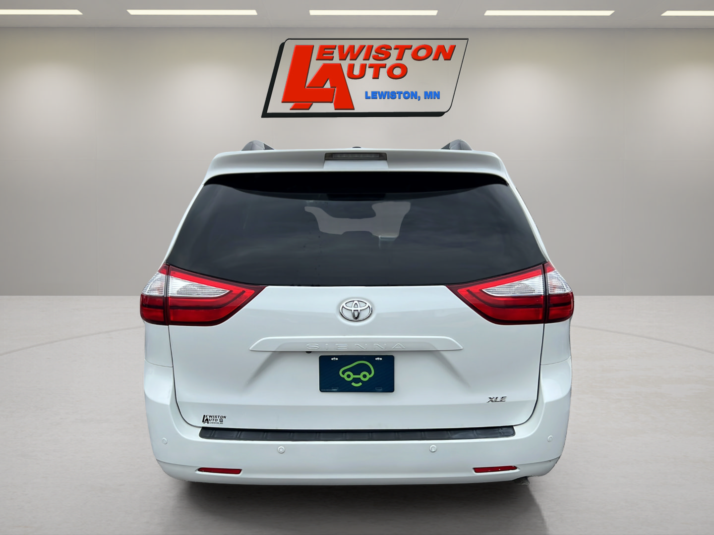 Used 2017 Toyota Sienna XLE FWD image 12