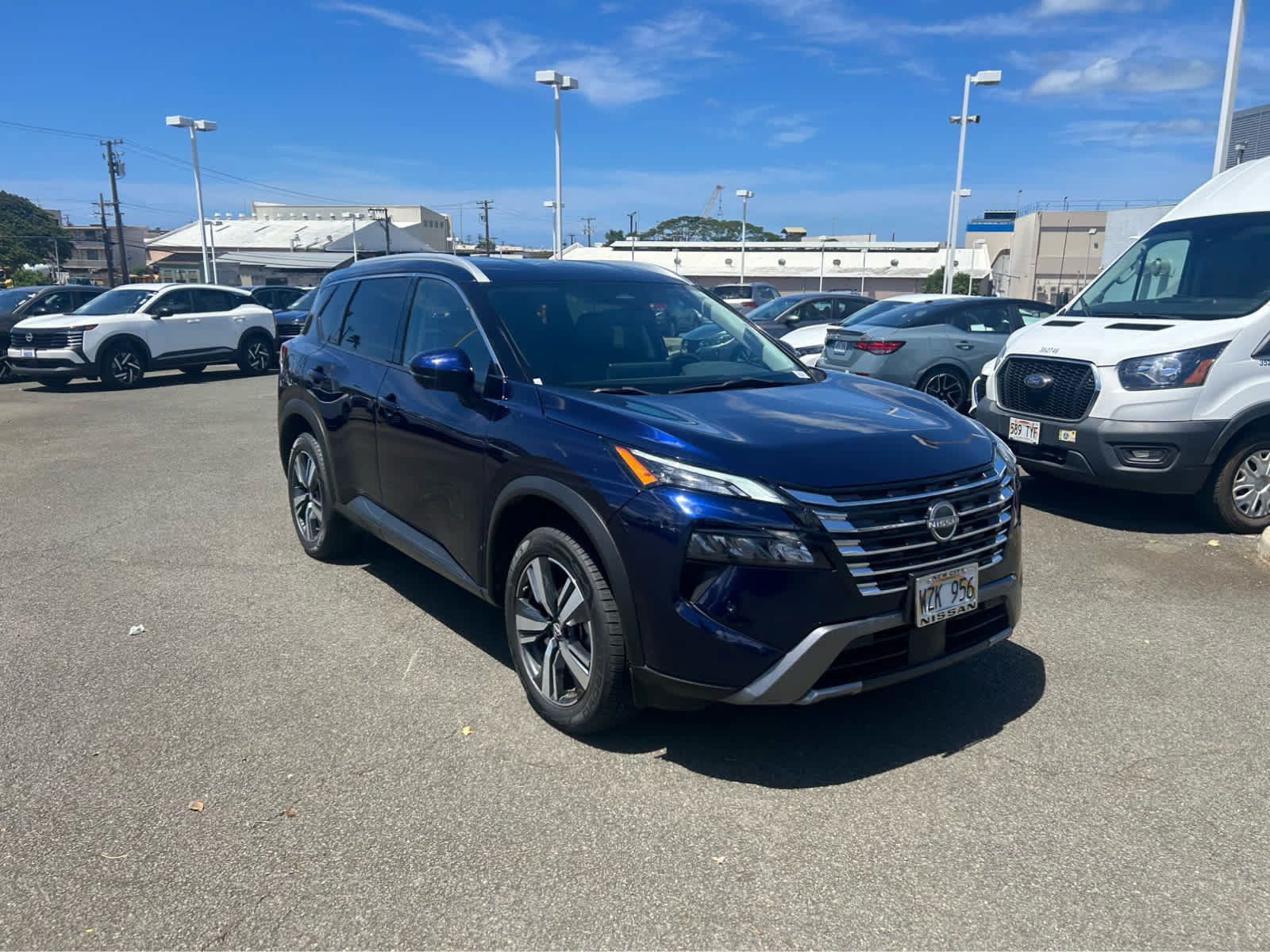 Used 2024 Nissan Rogue SL FWD image 2