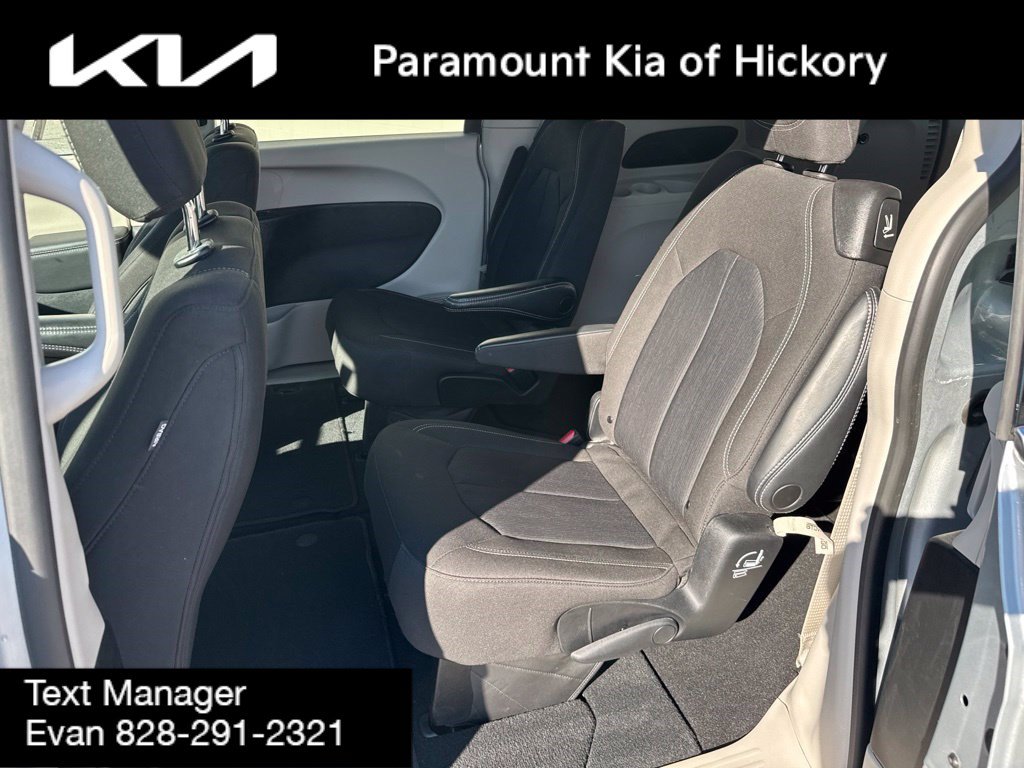 Used 2023 Chrysler Voyager LX FWD image 13