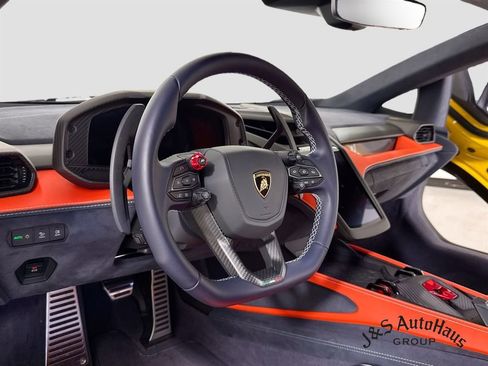 Used 2025 Lamborghini Revuelto AWD/4WD image 9