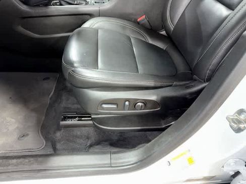 Used 2023 Chevrolet Traverse LT FWD image 24