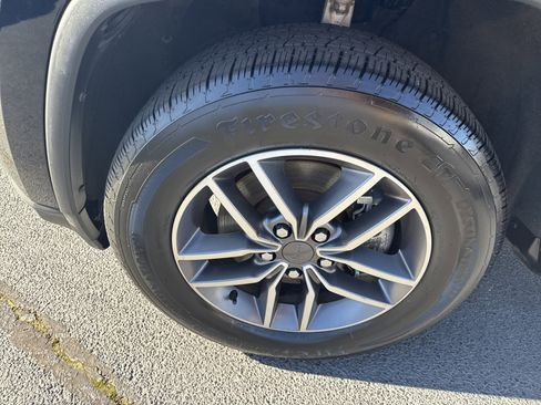 Used 2021 Jeep Grand Cherokee Limited image 10