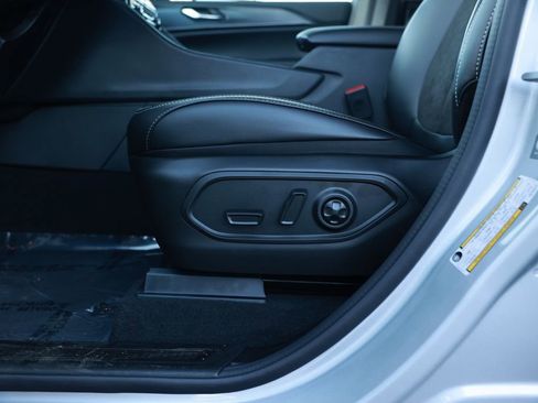 New 2025 Jeep Grand Cherokee Altitude image 14