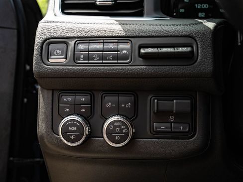 Used 2023 GMC Yukon Denali AWD/4WD image 44