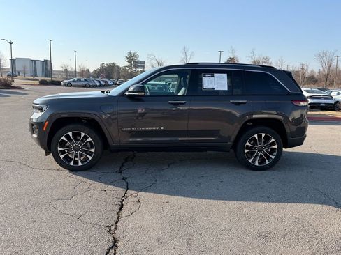 Used 2023 Jeep Grand Cherokee Overland w/ Luxury Tech Group IV image 4