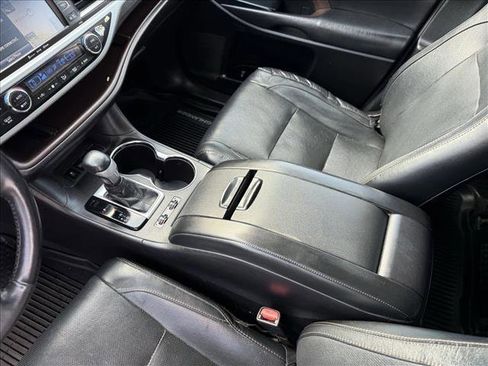 Used 2018 Toyota Highlander Limited Platinum w/ Carpet Mat Package (TMS) image 15