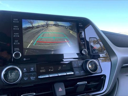 Used 2021 Toyota Highlander LE image 26