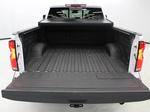 Used 2025 Chevrolet Silverado 2500 LTZ w/ Z71 Chrome Sport Edition image 8