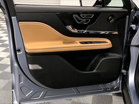 Used 2022 Lincoln Corsair Reserve w/ Luxury Package image 18