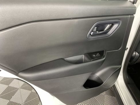 Used 2024 Nissan Rogue S AWD/4WD image 25