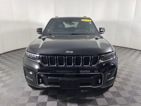 Used 2023 Jeep Grand Cherokee Overland w/ Luxury Tech Group IV AWD/4WD image 13