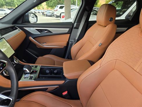 Used 2025 Jaguar F-PACE R-Dynamic S image 26