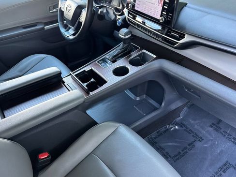 Certified 2022 Toyota Sienna XLE AWD/4WD image 16