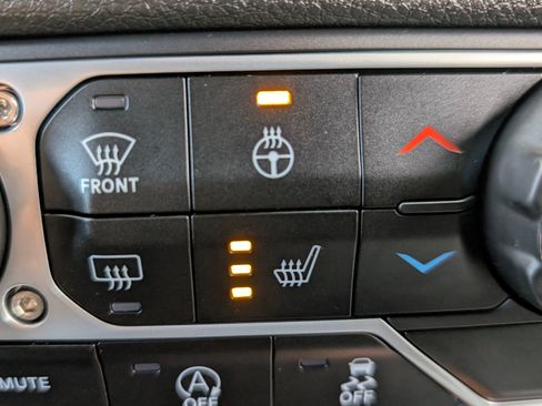 Used 2024 Jeep Wrangler Willys image 30