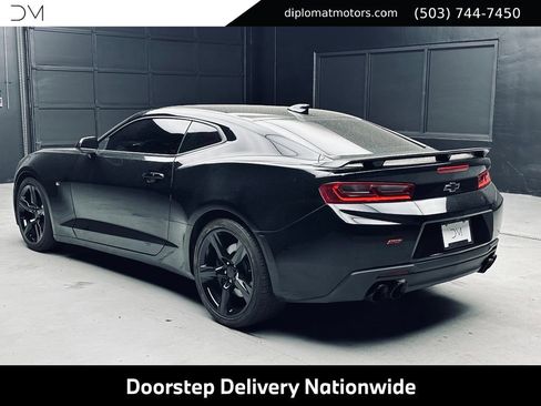 Used 2018 Chevrolet Camaro SS RWD image 5