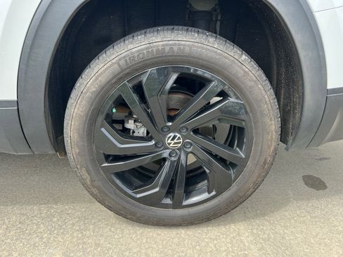 Used 2022 Volkswagen Atlas SE w/ Panoramic Sunroof Package FWD image 13