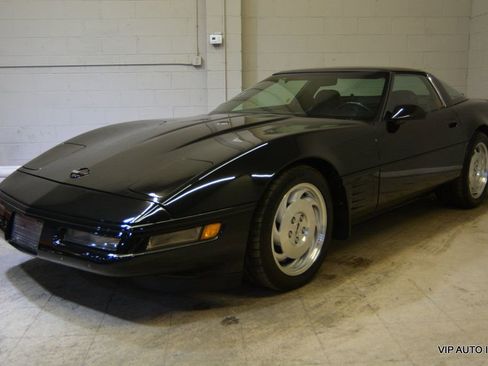 Used 1994 Chevrolet Corvette Coupe image 2